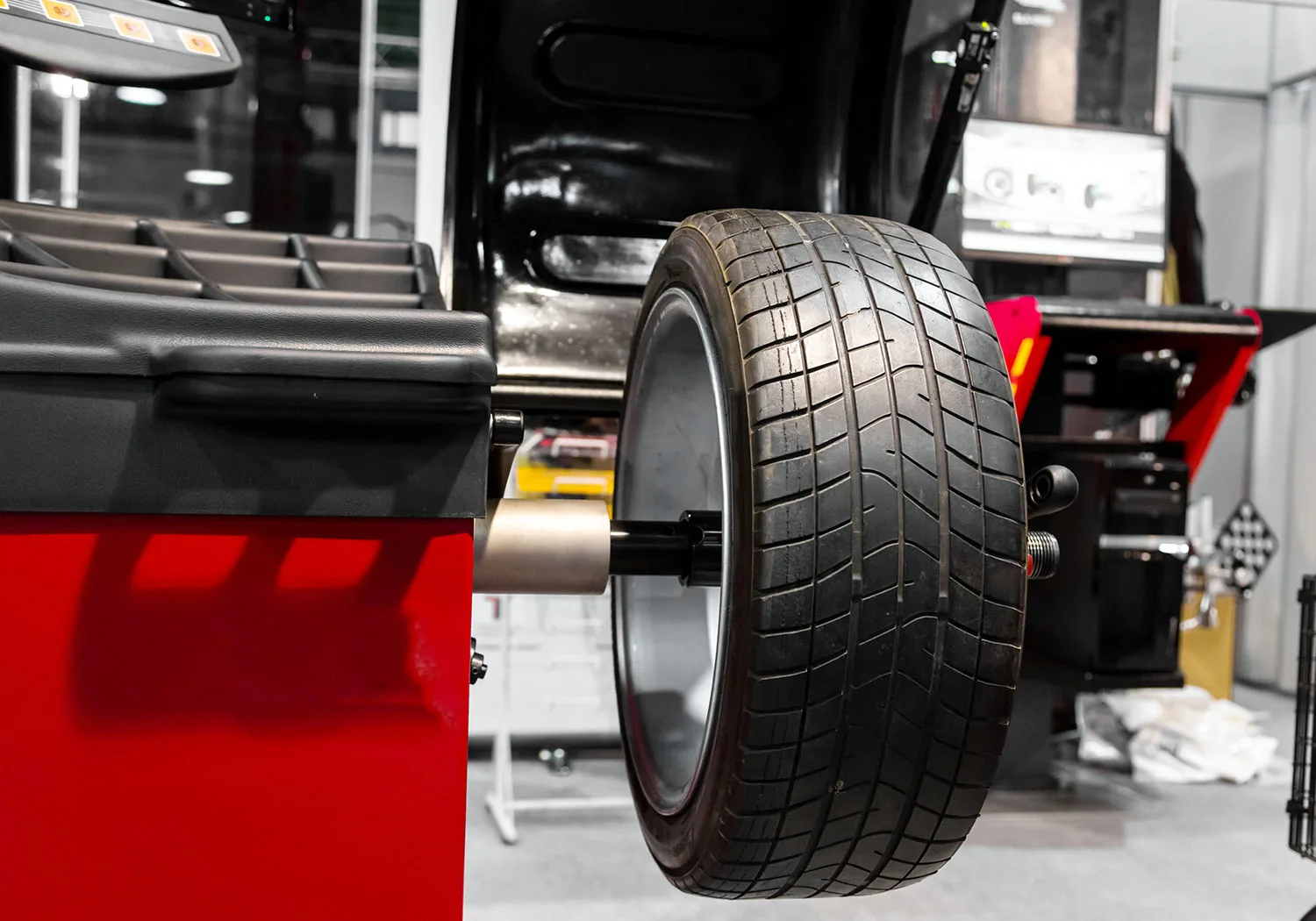 Cambio Gomme Bilanciatura Gomme Concessionaria Autofficina Officina Verona Villafranca Rencar Cambio Gomme Rencar